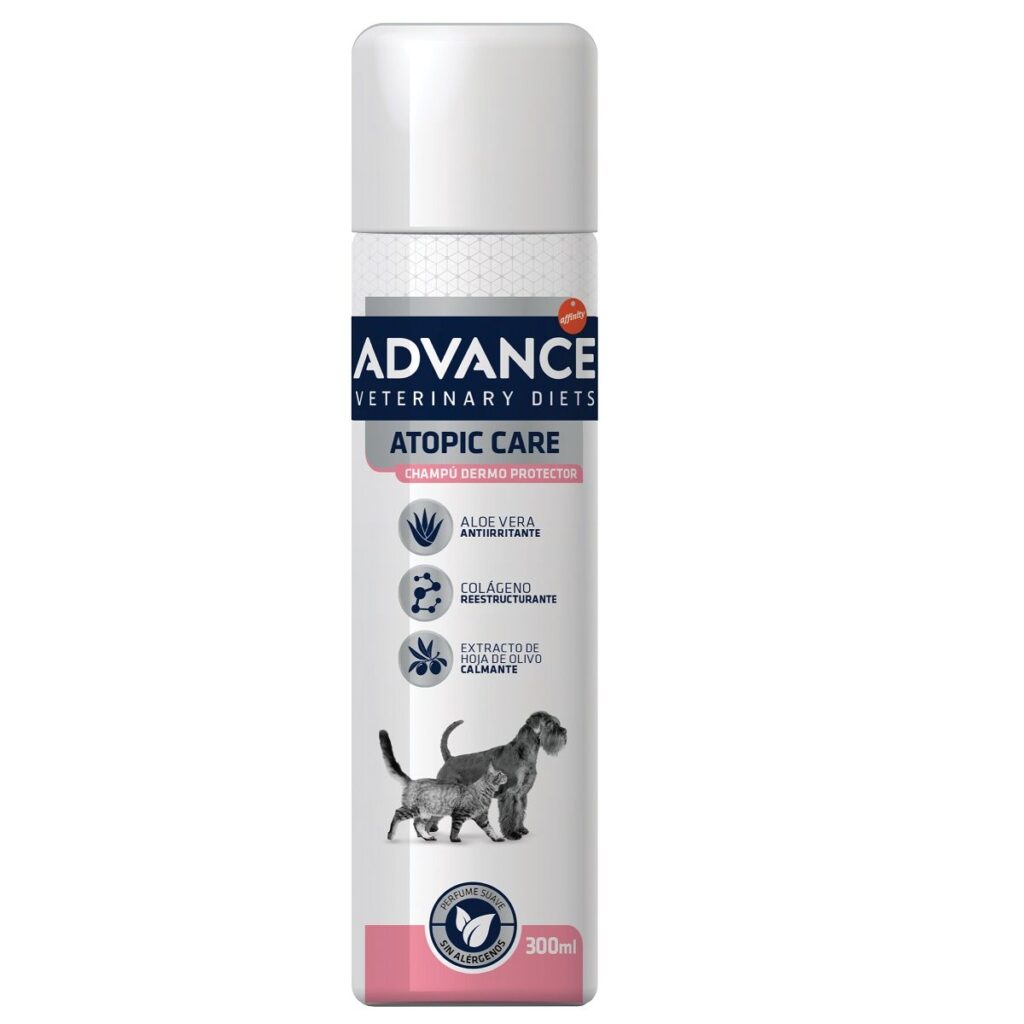 Flacon de 300ml cu șampon dermatologic Advance Atopic Derma Care, tratament calmant și restructurant pentru câini și pisici cu dermatită atopică.