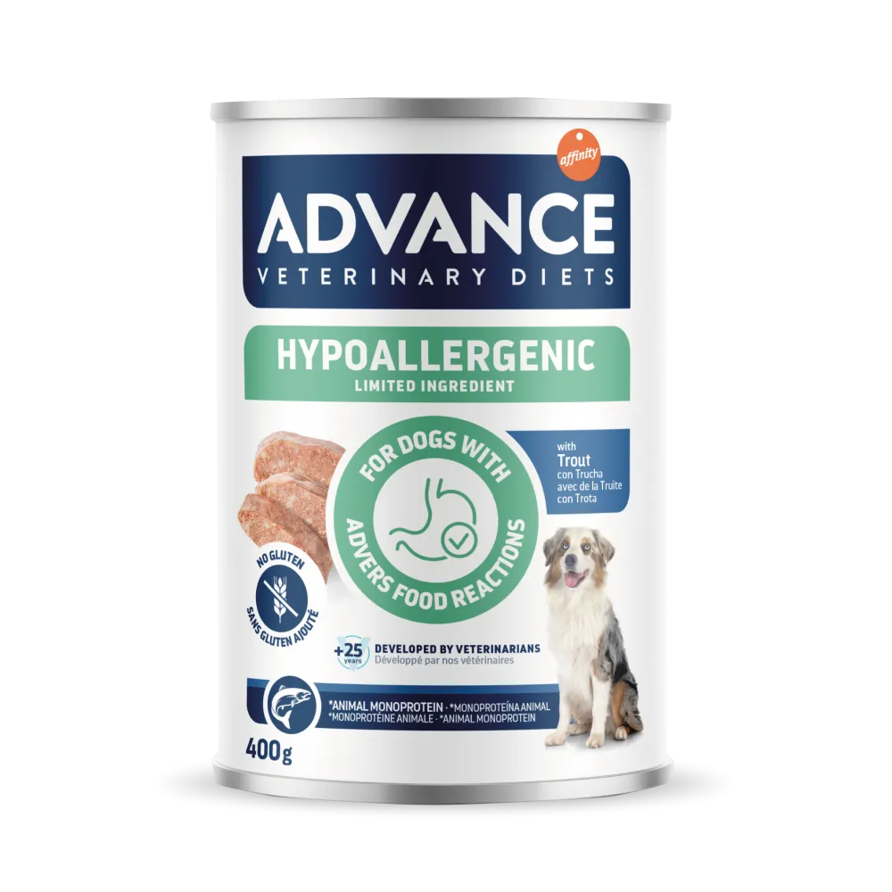 Consolă de 400g cu hrană umedă dietetică Advance Hypoallergenic cu păstrăv, formulată special pentru câinii cu alergii și intoleranțe alimentare.