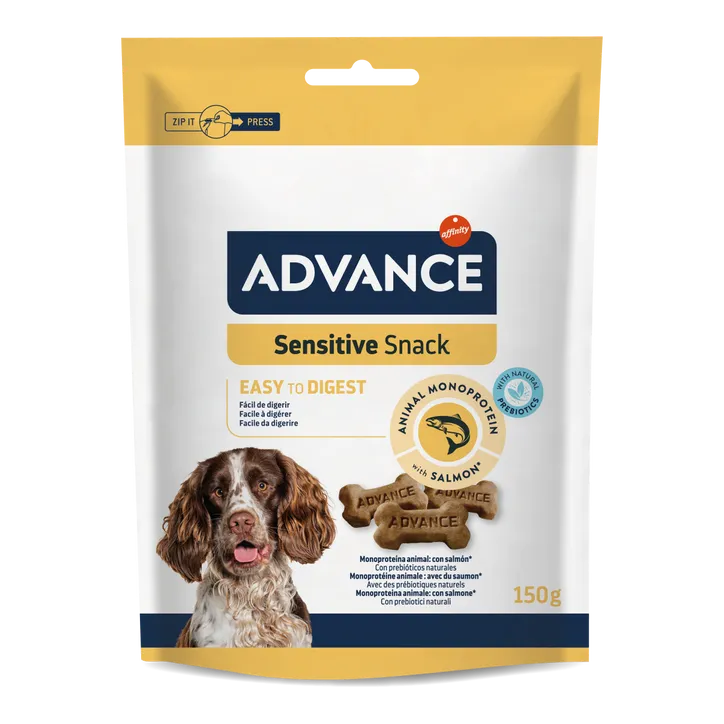 Pachet de 150g cu recompense pentru câini Advance Sensitive Snack, cu textură moale, somon și prebiotice, special pentru sensibilități digestive.