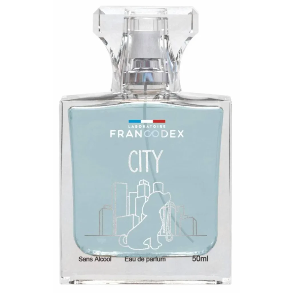 Flacon de 50ml de parfum elegant pentru câini Francodex Dog City, ideal pentru prospețimea blănii și protejarea pielii sensibile.