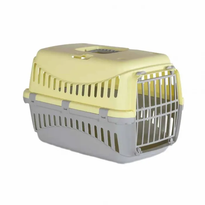 Cuscă de transport compactă MPB Gipsy S de 46x31x32 cm cu ușă din plastic în nuanță galbenă pentru pisici și animale mici.