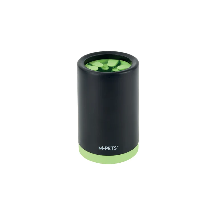 Dispozitiv portabil tip cupă M-Pets Paw Scrubber, mărimea M, prevăzut la interior cu peri moi din silicon pentru spălarea lăbuțelor la câini de talie medie.
